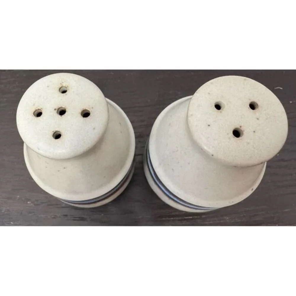 Vintage salt‎ and pepper shakers. 3.25
